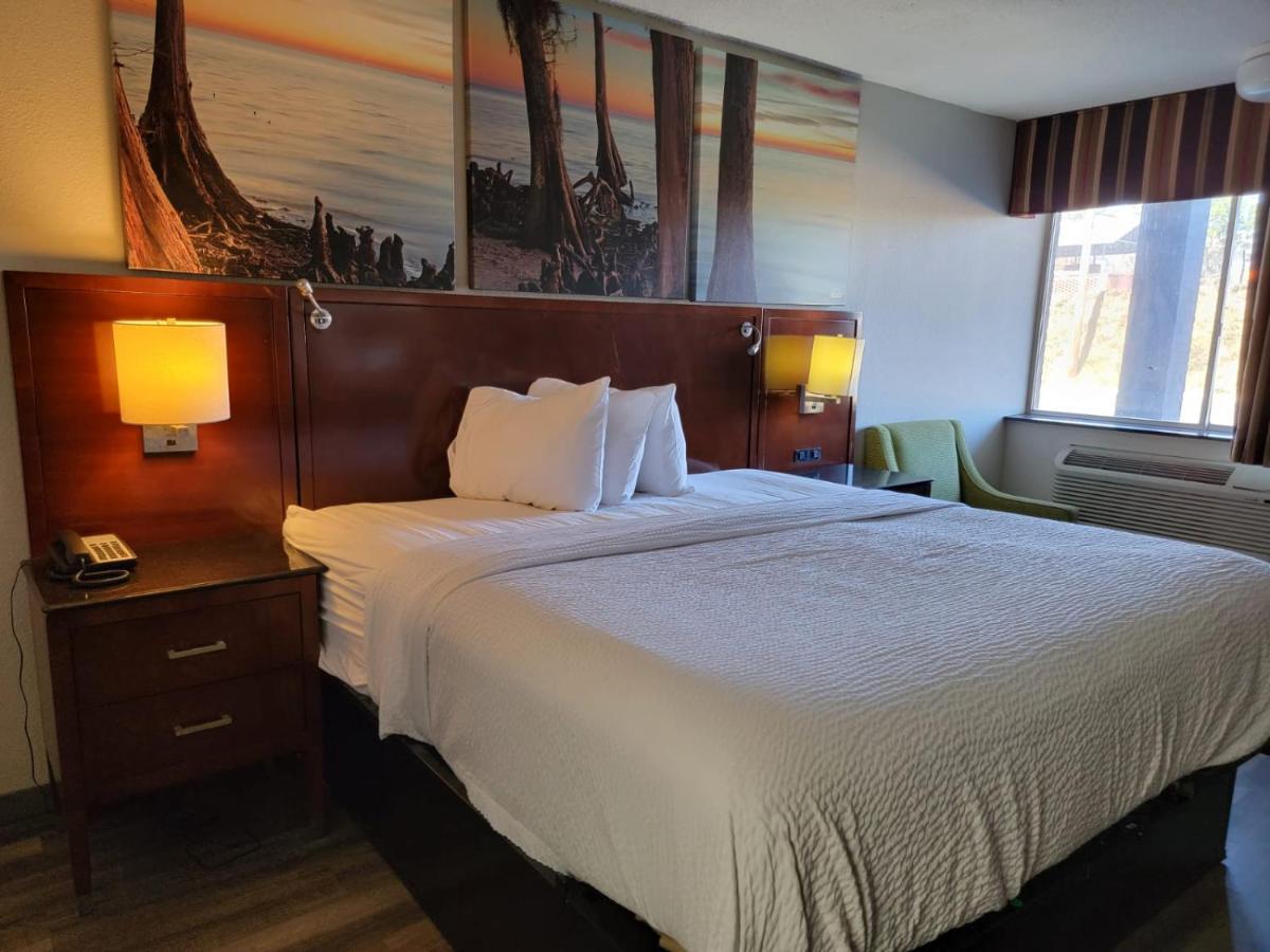 Days By Wyndham Motel